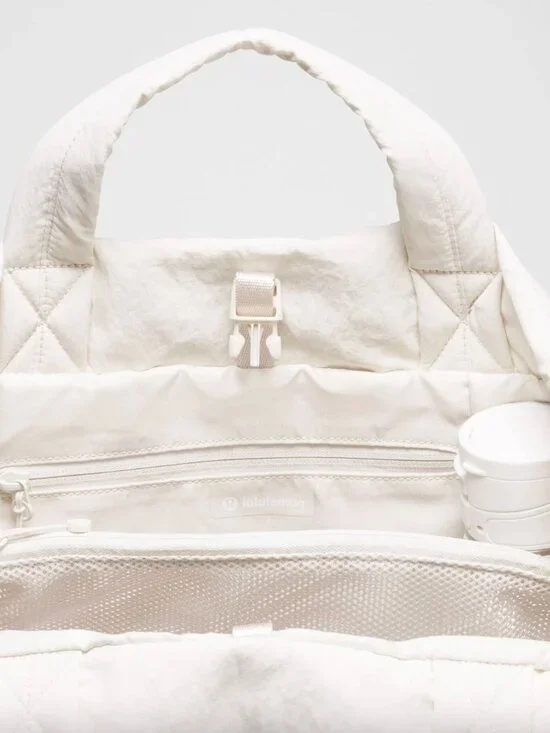 On My Level Tote Bag 20L Light Ivory - Picture 2 of 3